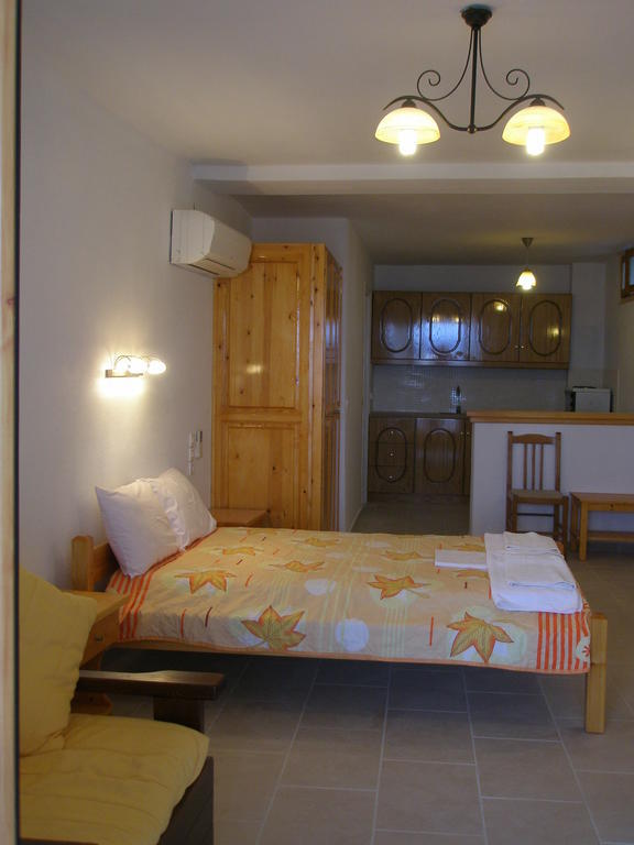 Villa Zaharo And Lilian Apartments Troulos Exterior photo