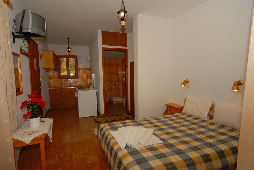 Villa Zaharo And Lilian Apartments Troulos Exterior photo